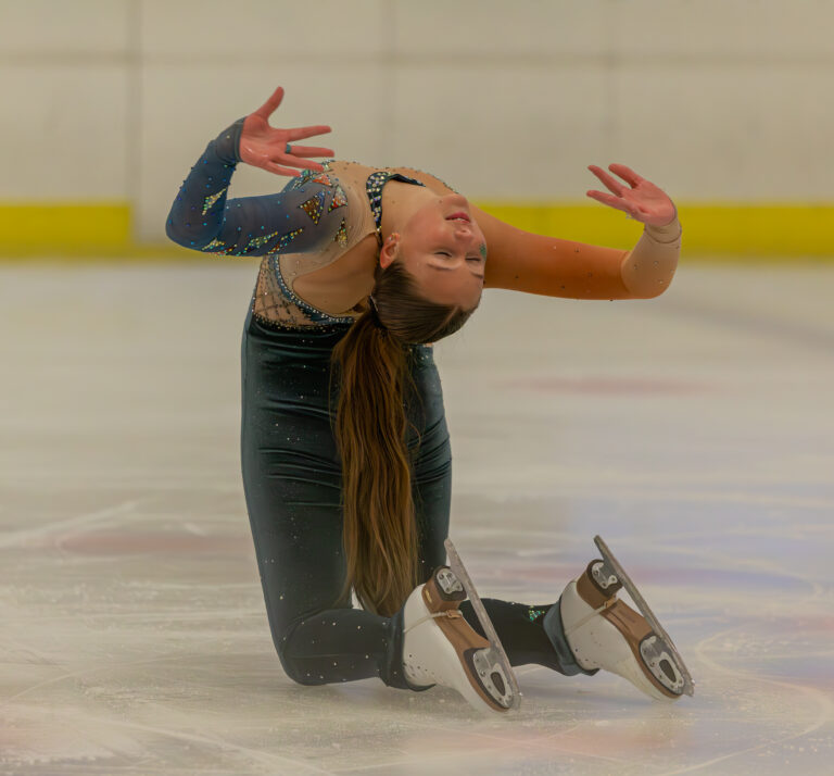 Calyce Scheepers competing in figure skating